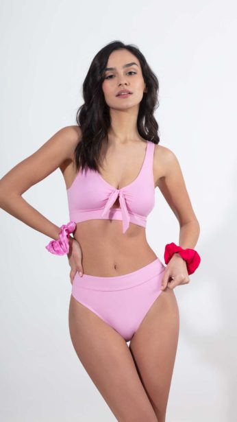 bikini set σε ροζ χρώμα, τοπ με δεσιμο μπροστά και ανοιγμα, σλιπ με μπάσκα