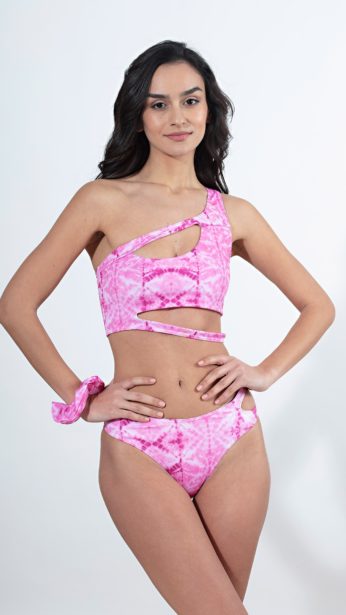 bikini top tie dye ροζ print με έναν ώμο και σχέδιο στο στήθος